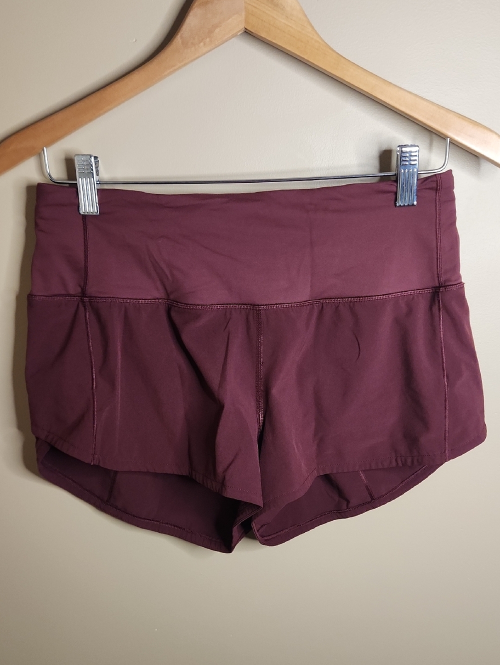 Lululemon Speed Up Short Long *2.5"  in Red Merlot (?). Size 6. #W7BEXS